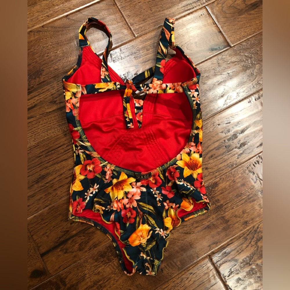 Bathing suit - Picture 2 of 4